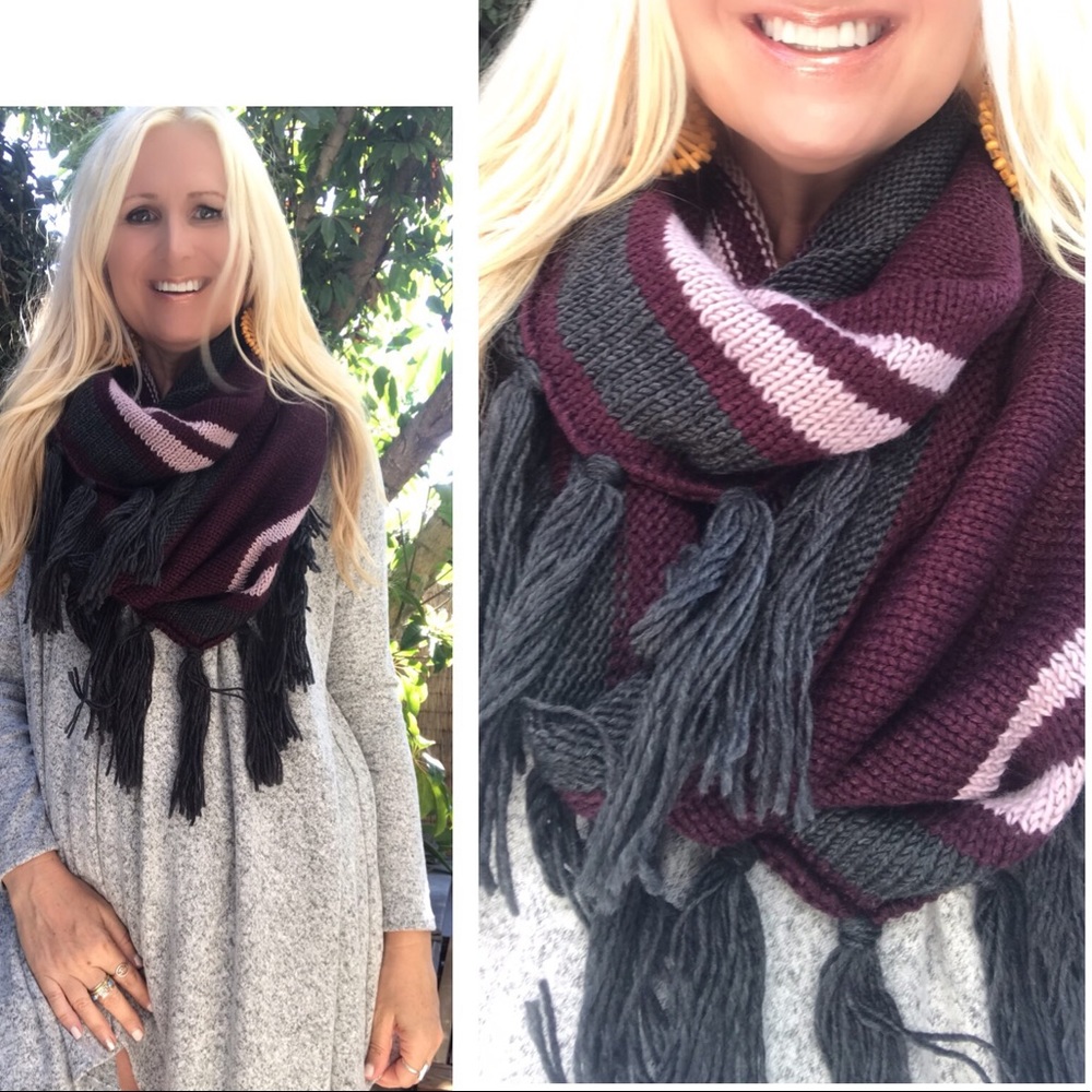 ❄️Burgundy & Gray Fringe Infinity Scarf 🌟 - Picture 1 of 4